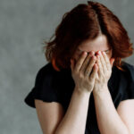 Em gái út bị đuổi thẳng cổ vì đem 1 triệu đồng đến cúng 49 ngày cha