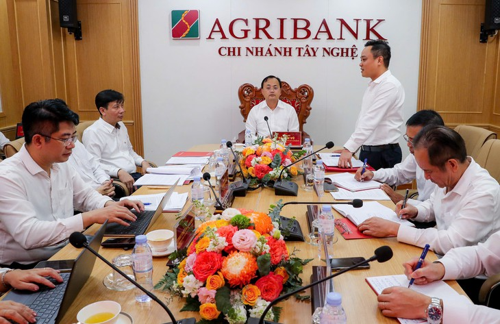 Agribank hỗ trợ Nghệ An 5 tỉ đồng khắc phục bão số 10 - Ảnh 1.