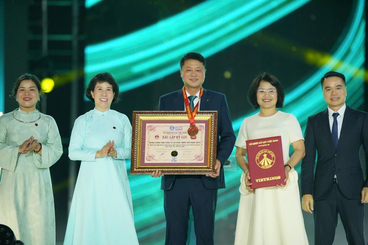 photo-1759127053560-17591270536661606740373 BIDV SmartBanking X lập kỷ lục Việt Nam - Ảnh 1.