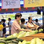 Siêu thị giảm giá 33% thực phẩm thiết yếu, san sẻ cùng người dân chống bão số 10 - Ảnh 1.