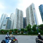 'Núi' sổ đỏ ở ngân hàng: Lộ diện hai cái tên 'ôm' 5 triệu tỉ đồng bất động sản thế chấp - Ảnh 1.