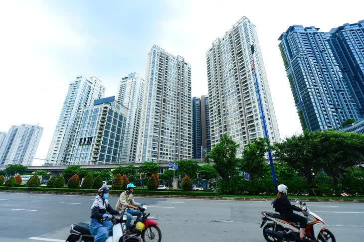 z6832593121917edf612818ba092d3ed4f10372a79f5c0-17532456880551957991671-1759322712422407606507 'Núi' sổ đỏ ở ngân hàng: Lộ diện hai cái tên 'ôm' 5 triệu tỉ đồng bất động sản thế chấp - Ảnh 1.