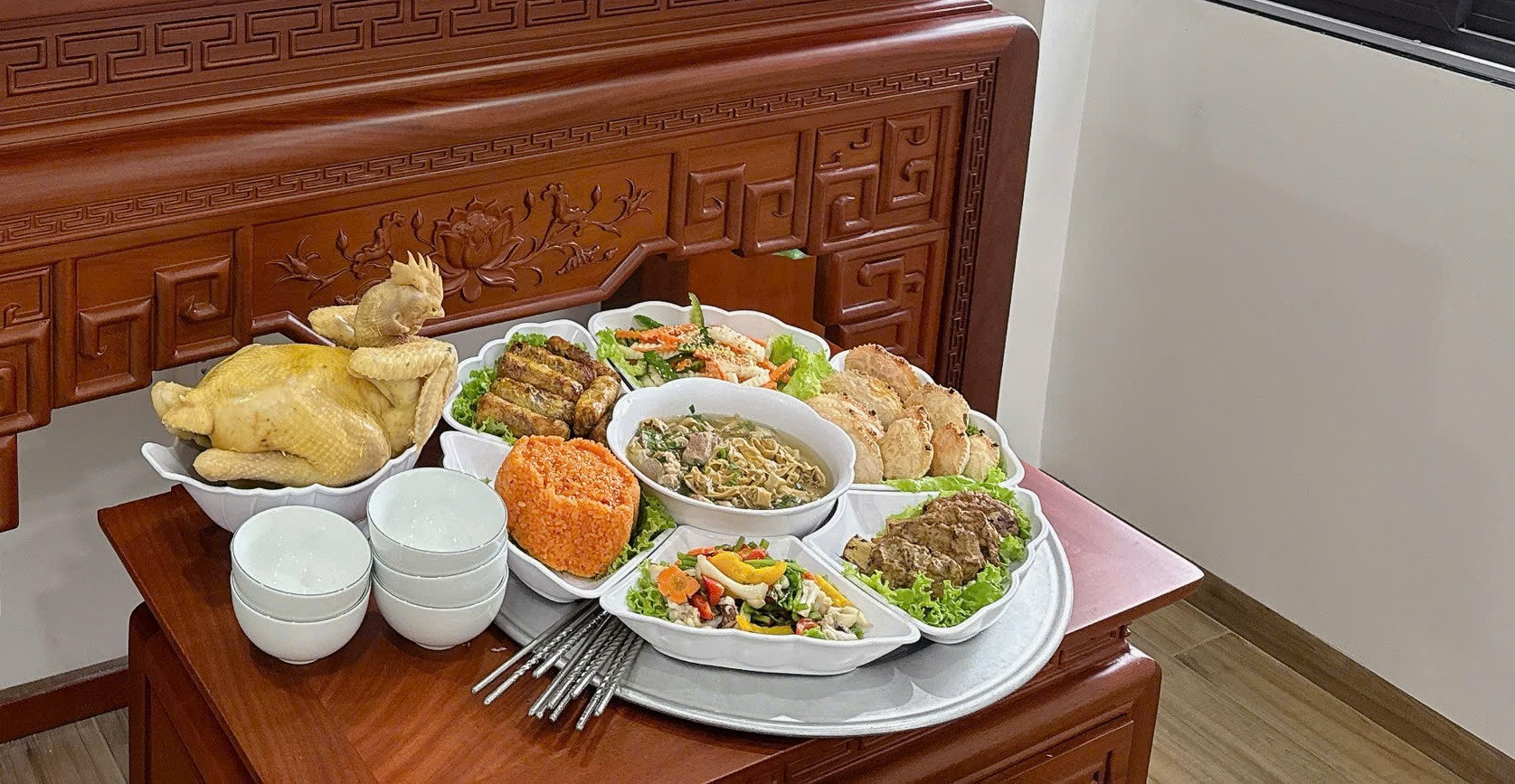 Con dâu đăng ảnh mâm cúng giỗ đầu bố chồng lên mạng, cả gia đình ‘họp khẩn’