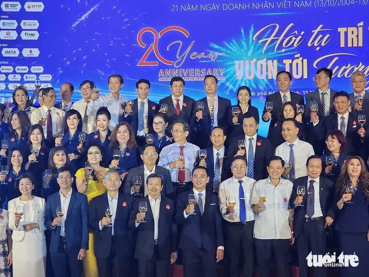 base64-1760364132972191022067 doanh nhân - Ảnh 1.