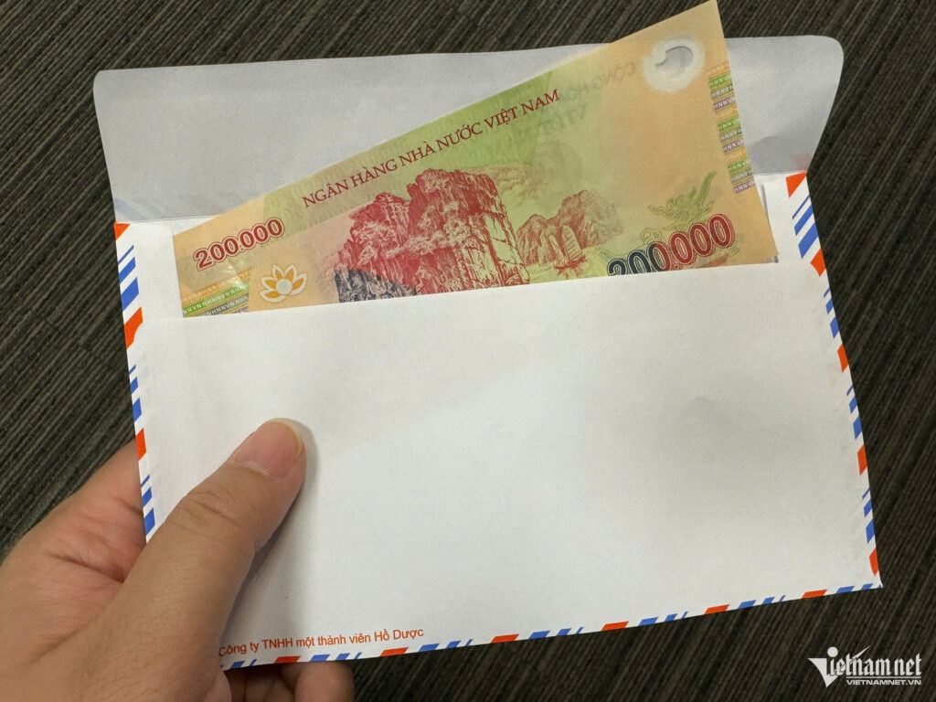 Cầm 200 nghìn đi đám giỗ, thông gia nghèo bất ngờ khi gia chủ trả lại phong bì