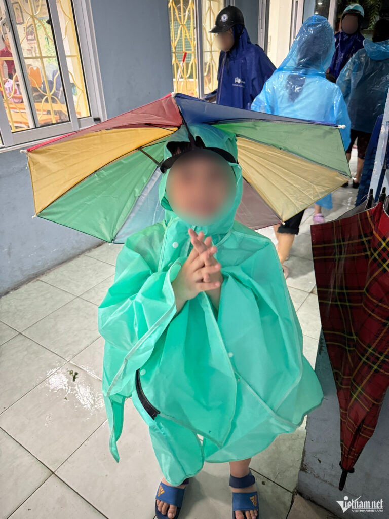 Bức xúc vì hàng xóm nhờ đón con cả tháng, đi chợ hộ không trả tiền còn chê