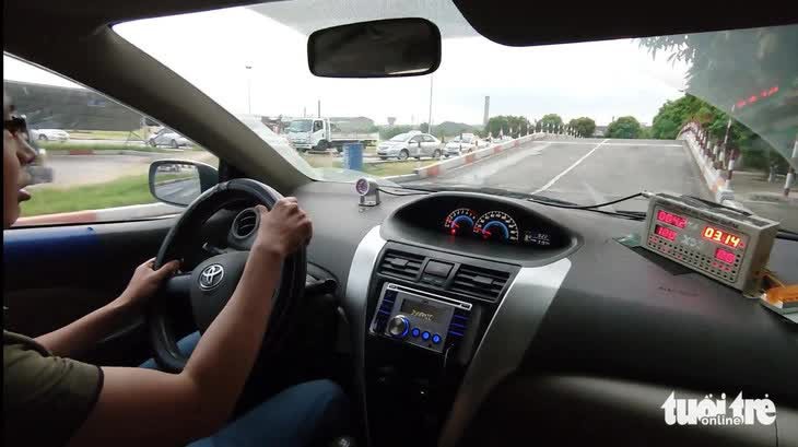 sát hạch lái xe - Ảnh 1.